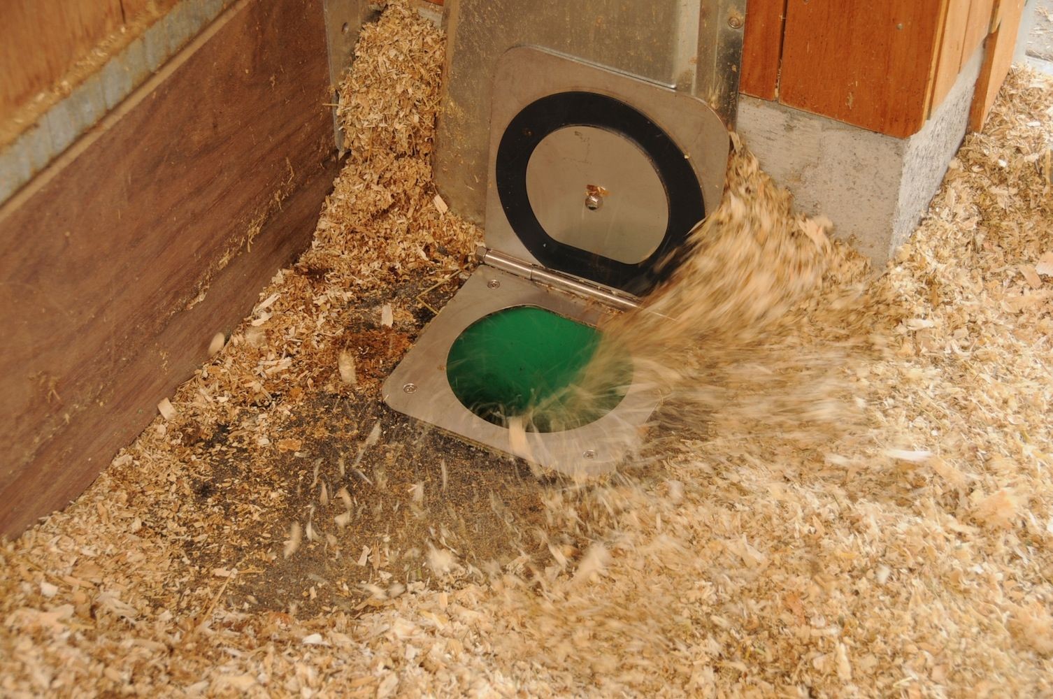 Using a suction-based pipe system, manure is transported from the horse stalls to a central manure storage area.